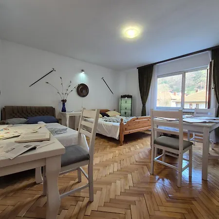 Cardak - I Sobe Apartman *